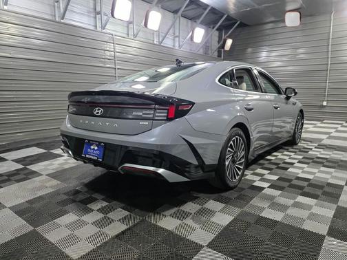 2024 Hyundai SONATA Hybrid SE