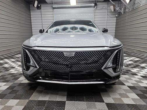 Argent Silver Metallic 2024 Cadillac LYRIQ Tech