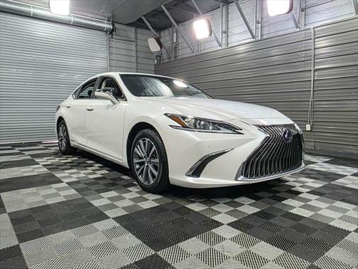 2021 Lexus ES 300h Premium