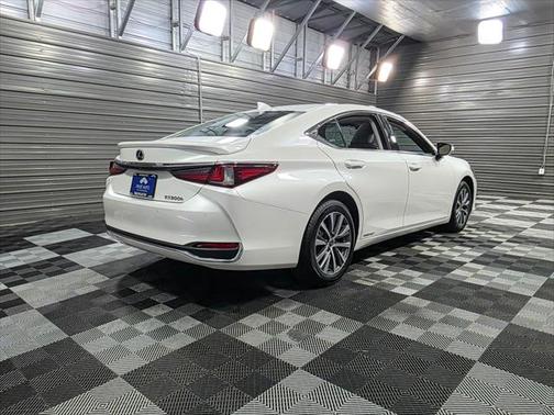2021 Lexus ES 300h Premium