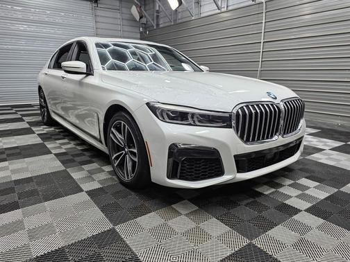 Mineral White Metallic 2021 BMW 750 i xDrive