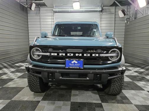 2022 Ford Bronco Outer Banks AWD Soft-Top SUV w/Sasquatich Pkg