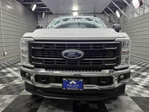 Oxford White 2023 Ford F-350 XL