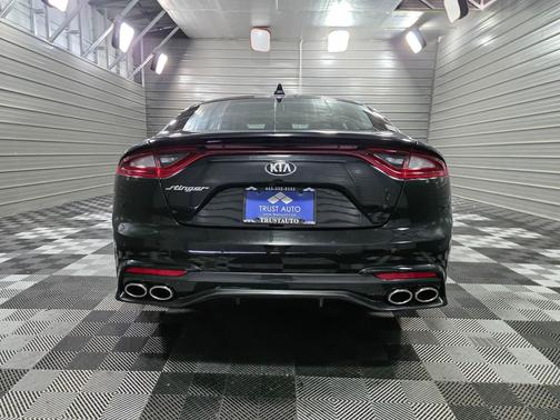 2018 Kia Stinger Premium 4-Door Sedan