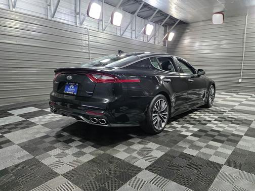 2018 Kia Stinger Premium 4-Door Sedan
