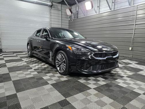 2018 Kia Stinger Premium 4-Door Sedan