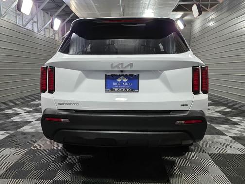 2023 Kia Sorento LX