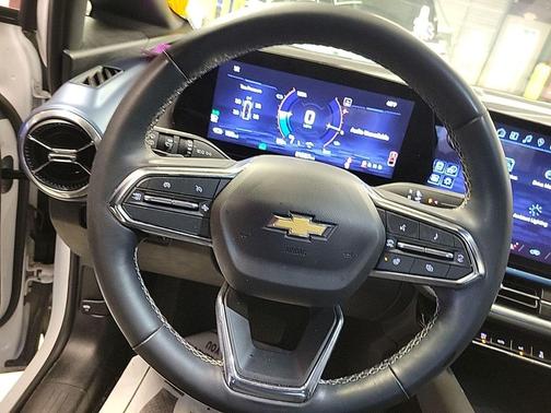 2024 Chevrolet Equinox EV 2LT