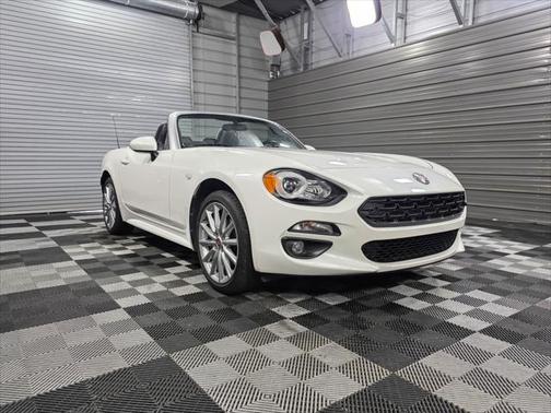 2018 FIAT 124 Spider Base