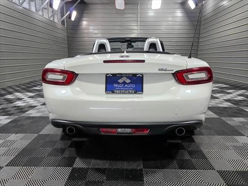 2018 FIAT 124 Spider Base