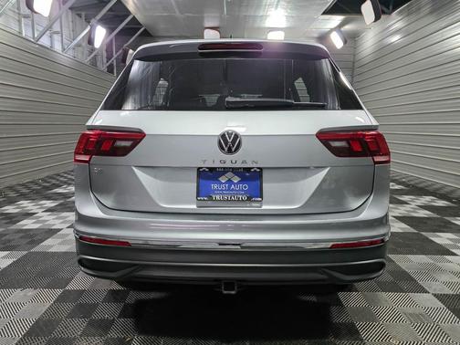 Pyrite Silver Metallic 2022 Volkswagen Tiguan 2.0T SE