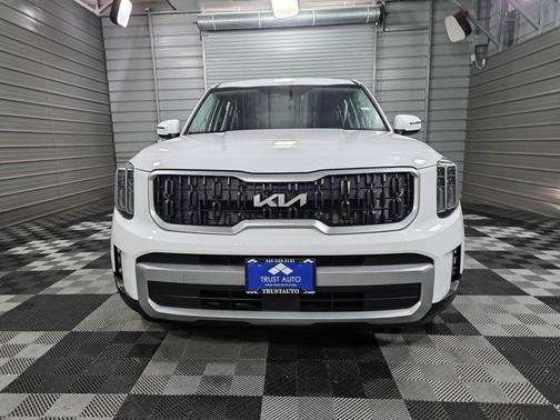2023 Kia Telluride LX 8-Passenger SUV