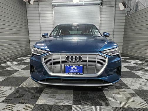 2019 Audi e-tron Prestige