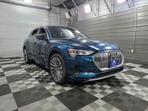 2019 Audi e-tron Prestige