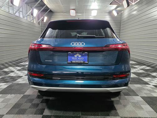 2019 Audi e-tron Prestige