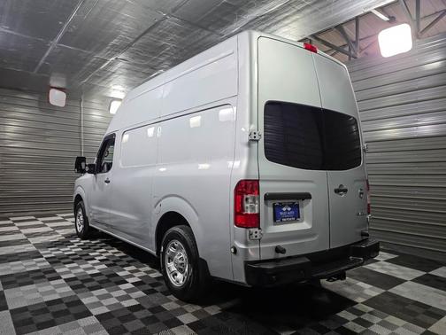 2017 Nissan NV Cargo NV2500 HD SV V8