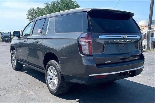 Graywood Metallic 2021 Chevrolet Suburban Premier