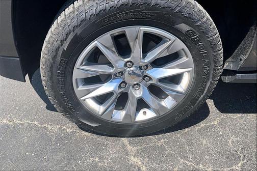 Graywood Metallic 2021 Chevrolet Suburban Premier
