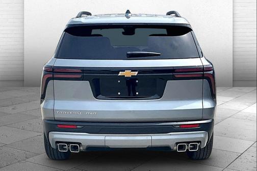 Sterling Gray Metallic 2027 Chevrolet Traverse LT