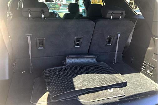 Summit White 2023 Chevrolet Traverse LT Cloth
