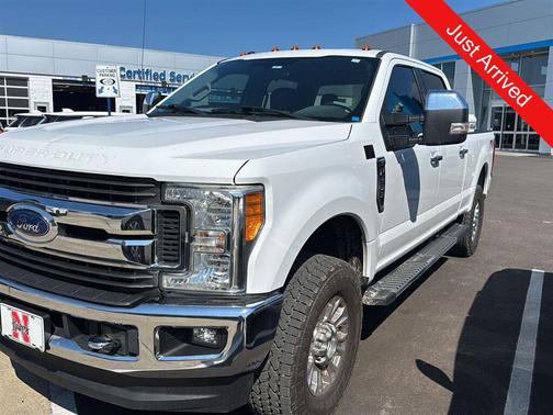 Oxford White 2017 Ford F-250 XLT