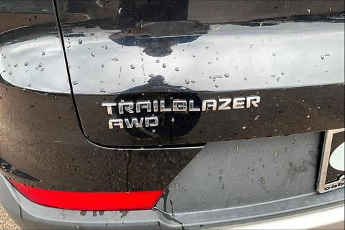 MOSAIC BLACK META 2025 Chevrolet Trailblazer LT