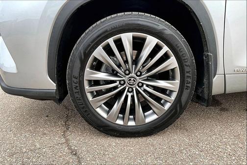 2021 Toyota Highlander Hybrid Platinum