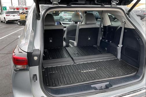 2021 Toyota Highlander Hybrid Platinum