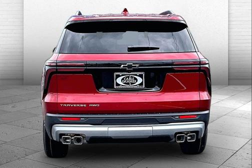 Radiant Red Tintcoat 2026 Chevrolet Traverse LT