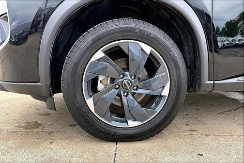 Super Black 2025 Nissan Rogue SV