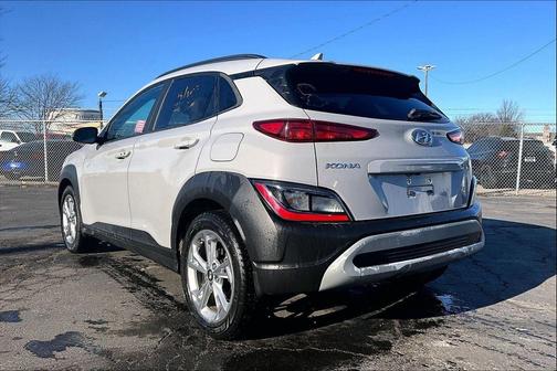 2022 Hyundai KONA SEL