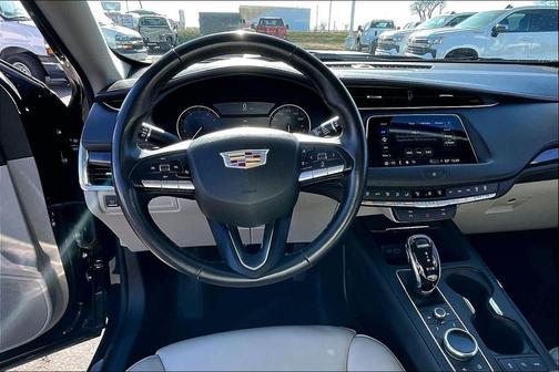 2023 Cadillac XT4 Premium Luxury
