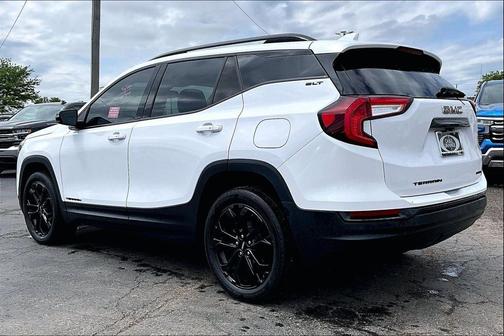Summit White 2022 GMC Terrain SLT