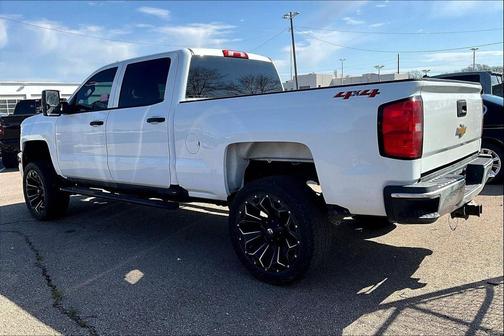 Summit White 2018 Chevrolet Silverado 2500 WT
