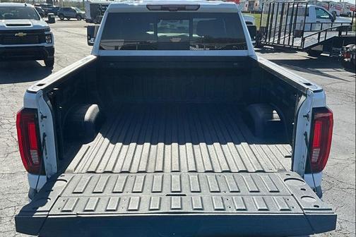 Summit White 2022 GMC Sierra 2500 AT4