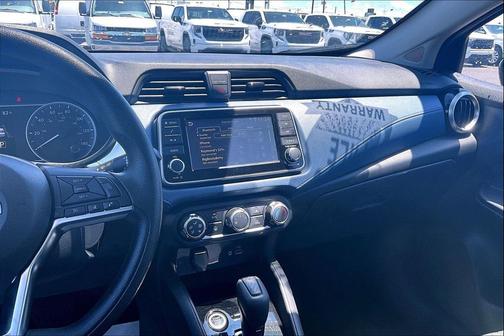 Super Black 2025 Nissan Versa 1.6 SV