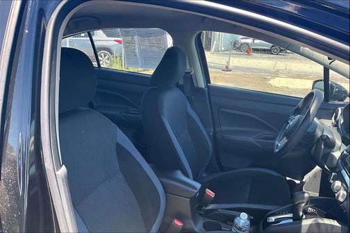 Super Black 2025 Nissan Versa 1.6 SV