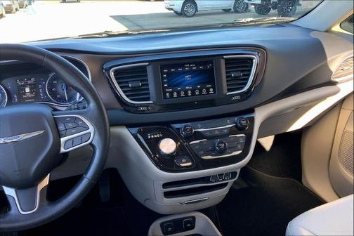 2021 Chrysler Voyager LXI