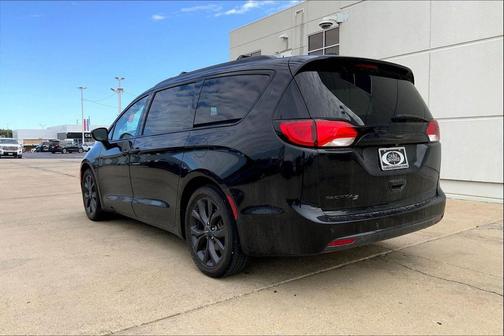 2020 Chrysler Pacifica Touring L