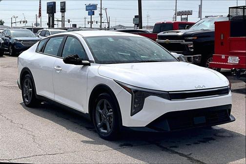 Snow White Pearl 2025 Kia K4 LXS