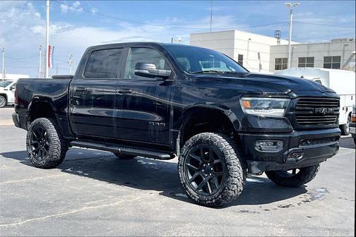 Diamond Black Crystal Pearlcoat 2023 RAM 1500 Laramie