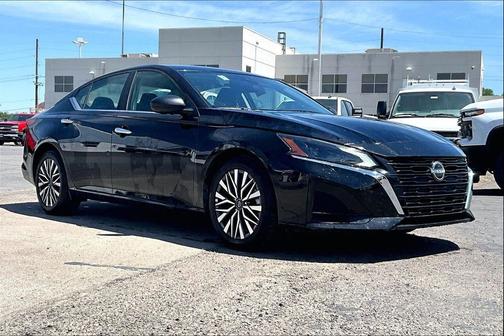 Super Black 2025 Nissan Altima SV FWD