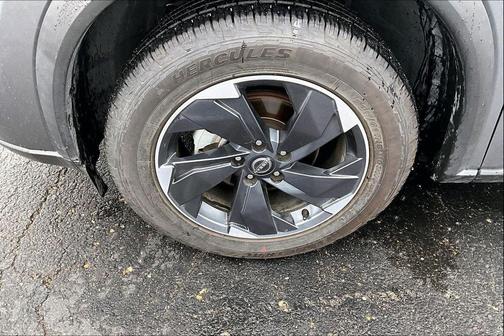 Gun Metallic 2025 Nissan Rogue SV