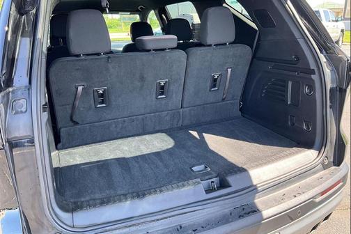 Mosaic Black Metallic 2025 Chevrolet Traverse LT