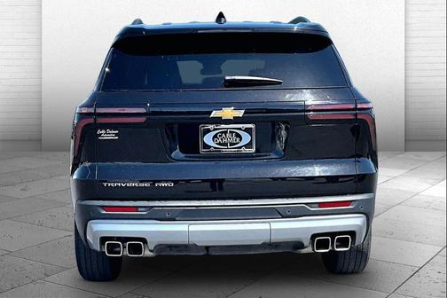 Mosaic Black Metallic 2025 Chevrolet Traverse LT