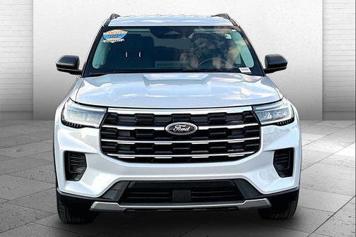 Space White Metallic 2026 Ford Explorer Active