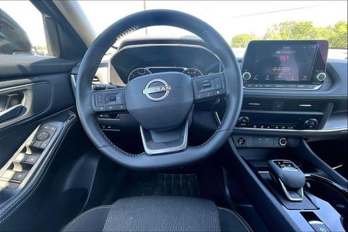 Super Black 2025 Nissan Rogue SV