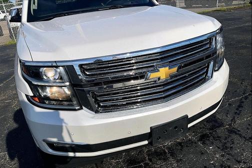 Iridescent Pearl Tricoat 2017 Chevrolet Suburban Premier