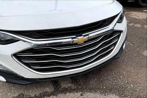 Summit White 2022 Chevrolet Malibu FWD LT