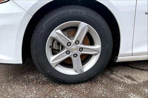 Summit White 2022 Chevrolet Malibu FWD LT